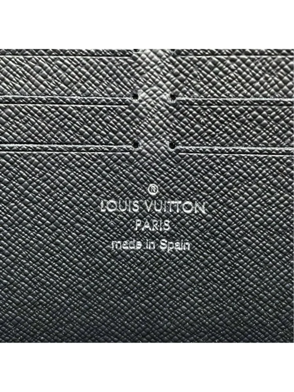 Louis Vuitton Taiga Leather Dragonne Zippy Wallet